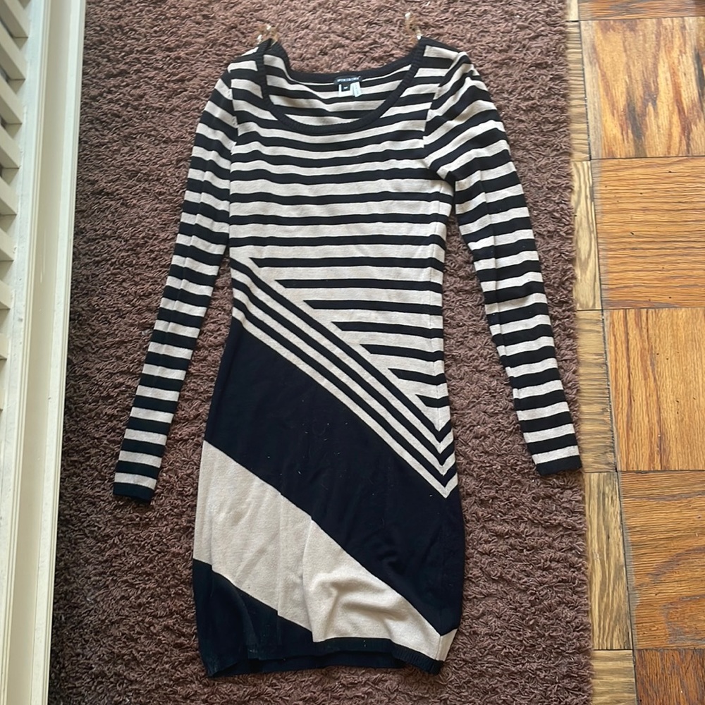 Cute dress looks new hardy worn